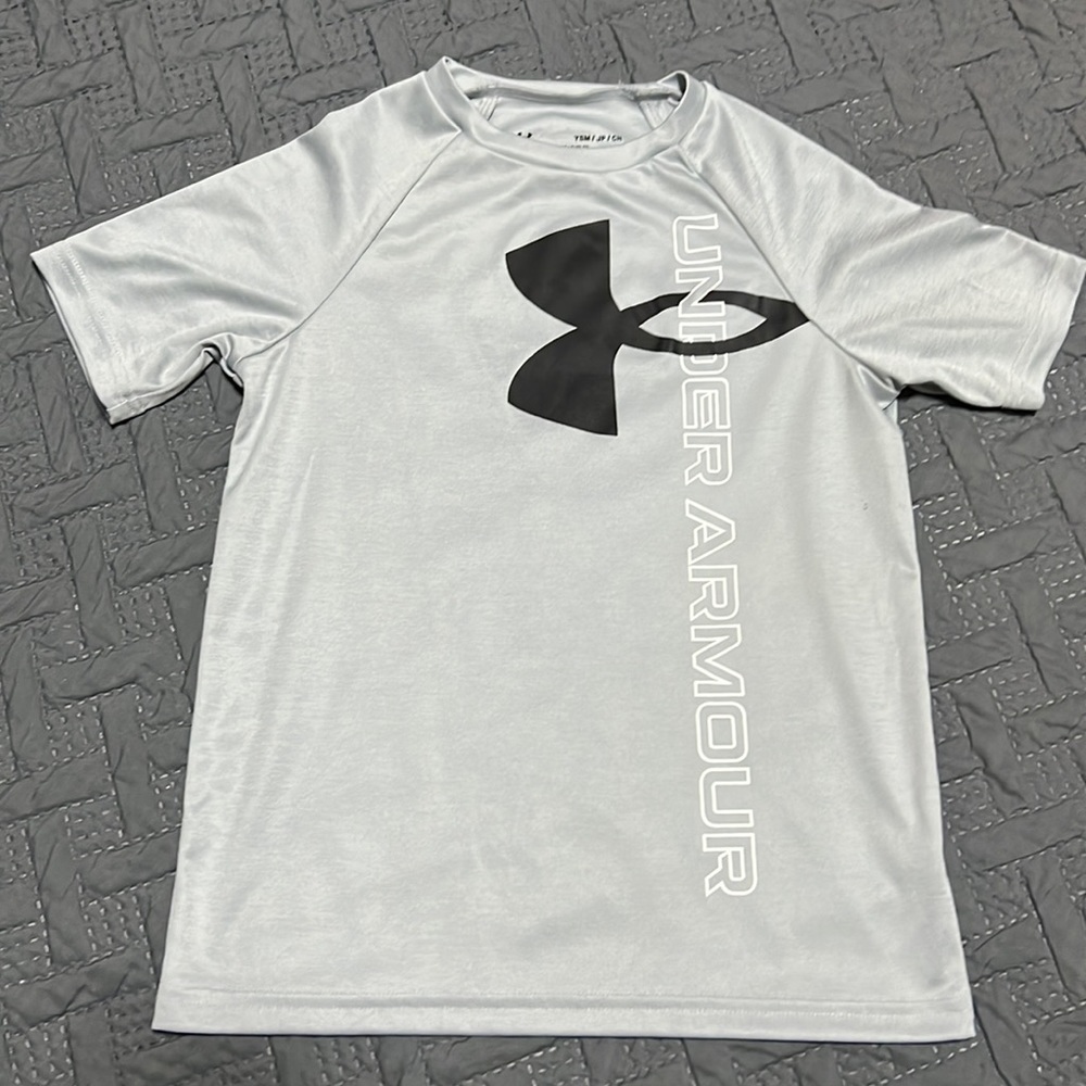Under Armour Graphic Athletic Shirt Size Small